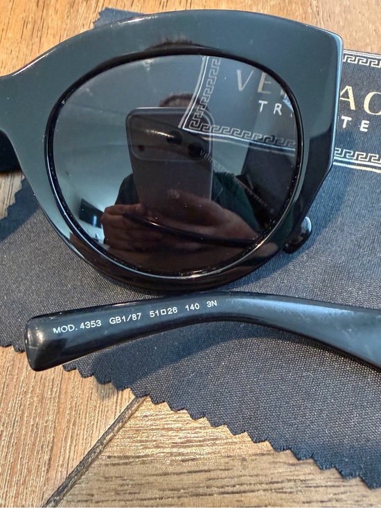 Versace Women\'s Black Round Sunglasses - Designer Shade MOD 4353 main image 4